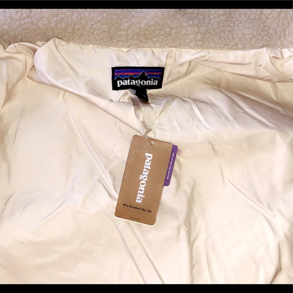 SOLD‼️PATAGONIA Women’s Divided Sky Jacket - Picture 7 of 7
